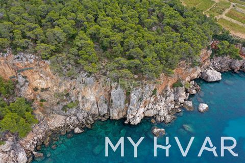 Unveil this 30,000 m² cliff-side property, a golden opportunity for investment and development in the stunning Sv. Nedilja on the island of Hvar. Adorned with approximately 120 olive trees, this parcel offers breathtaking panoramic views of the islan...
