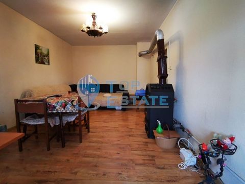 Top Estate Real Estate offers you a one-bedroom furnished apartment in the town of Lyaskovets, Veliko Tarnovo region. The apartment is located on the third floor in a six-storey building with an elevator. The area of the property is 64 sq.m and has t...
