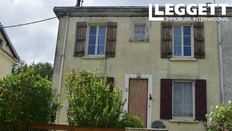 A29153DOW85 - Maison mitoyenne d’un côté avec deux chambres, nichée à la périphérie du village minier historique de Faymoreau. À l’avant, une cour avec des rosiers offre une vue pittoresque sur la campagne environnante. Un parking privé pratique est ...