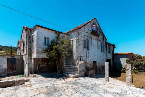 Maison à restaurer à Lanhelas, Caminha Maison située dans le village pittoresque de Lanhelas, Caminha. Cette propriété avec vue sur le fleuve Minho et la montagne offre une excellente opportunité pour ceux qui recherchent leur propre maison, maison d...