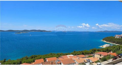 Location: Zadarska županija, Pakoštane, Drage. Der Blick auf das Meer und die Inseln steht zum Verkauf und das wunderschön eingerichtete Apartment mit zwei Schlafzimmern ist nur ein zusätzlicher Preisvorteil Wenn Bilder mehr als tausend Worte sagen, ...