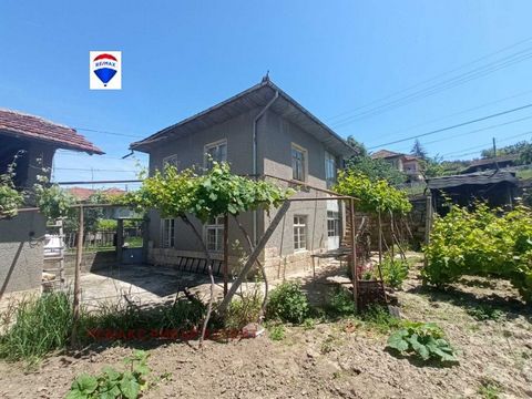 RE/MAX presents you a two-storey house in the village of Batin near Ruse. The property is located on the metro from the central square along the main street of the village, in an extremely communicative place with panoramic views of the hills near Ba...