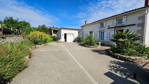 Amuré, 20 minutes from Niort, old house to refresh of 86 m² of living space. It consists on the ground floor: a fitted kitchen, a large living room with fireplace and bar, corridor with cupboard, a toilet, a bathroom, a bedroom with cupboard, a boile...