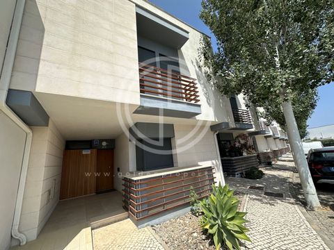 Unique opportunity! This 3+2 bedroom townhouse, with 1 in the basement and 1 in the attic in open spaces, in Vilamoura, is distributed over 4 floors: Basement, Ground floor, 1st floor, and Attic. This stunning villa, located in Vilamoura, is an excel...