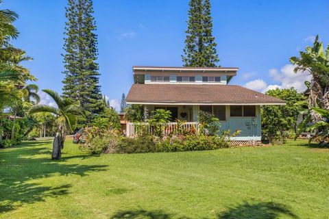 Willkommen in Ihrem Traumhaus im Herzen von Princeville, Kauai! Diese Immobilie befindet sich in einem begehrten Besuchergebiet und eignet sich perfekt für die Nutzung als Ferienwohnung über VRBO oder Airbnb und bietet endloses Potenzial für Anpassun...