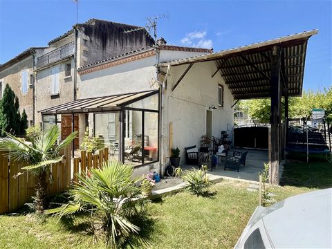 Summary Charming house of 100 m2 tastefully renovated offering 2 bedrooms, 2 bathrooms, a pretty veranda with a terrace to enjoy the sun Location Located in Condom with shops and schools nearby. Interior Modern comfort is provided by an open kitchen,...