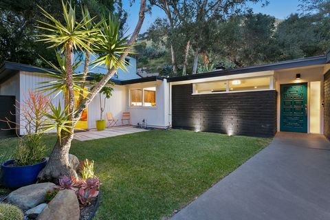 Rare to find mid-century oasis in the heart of Beverly Hills. Across a single level, this residence exudes a creative aura that blends seamlessly with its sought-after surroundings. The circa-1955 modern gem is walled and gated, where a deep-set fron...