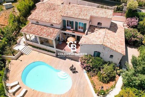 Back on the Market: Exceptional Villa with Panoramic Sea View Dominant Position: Nestled in a commanding position. this approximately 300 m² villa offers breathtaking panoramic sea views. especially of the majestic Cap d'Antibes. South-facing Exposur...