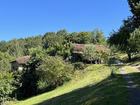 A 10 km de Figeac, corps de ferme avec châtaigneraie sur plus de 6ha