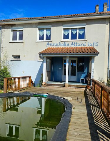 Découvrez cette maison bénéficiant d'un emplacement privilégié, à proximité immédiate de toutes les commodités. Trélissac offre un cadre de vie agréable, alliant tranquillité et praticité, avec ses espaces verts, ses infrastructures de loisirs ainsi ...