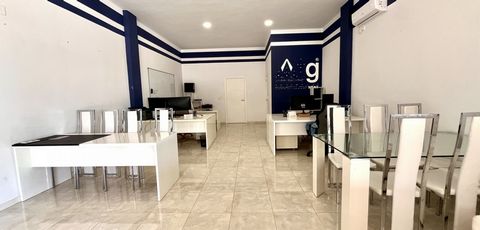 An excellent opportunity to acquire a freehold, fully furnished, and recently renovated office space in the highly sought-after Playa Flamenca Commercial Center. Offering 72m² of bright, functional space, this ground-floor unit is completely move-in ...