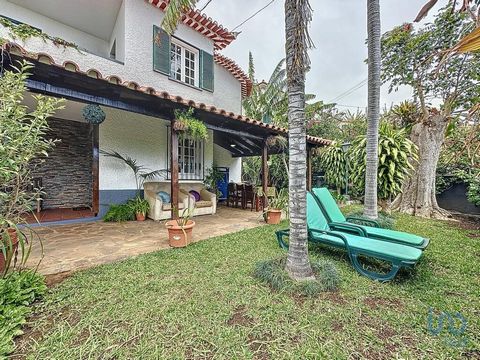 Excelente Moradia T6, com ótimas áreas interiores e exteriores, desenvolvida em dois pisos. No rés-do-chão dispõe de um ótimo salão com espaço de estar, refeições e multimédia, a par de uma cozinha, escritório, arrecadação e casa de banho. Neste mesm...