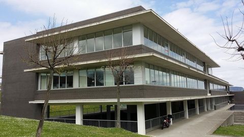 ¿Quieres comprar una plaza de garaje en Erandio? Nosotros la tenemos. Excelente oportunidad de adquirir en propiedad esta plaza de garaje ubicada en la localidad de Erandio, provincia de Vizcaya. Dispone de buenos accesos tiene buena maniobrabilidad ...