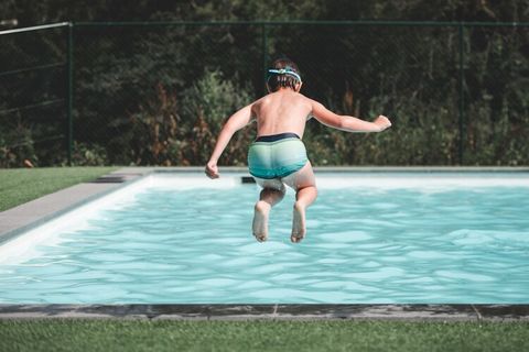 These detached wooden lodges are located in Holiday Park Ardinam in the beautiful Ardennes, not far from the French border. It offers the comfort of a home with the charm of camping. There is a living / bedroom with a sitting area, TV and a double be...