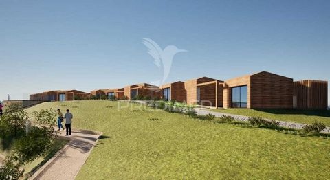 Projeto de empreendimento de turismo rural (TER), mais especificamente de agro-turismo, com uma área de construção de 779,5m2 a implantar num terreno com 1,132ha sito em Monte Ramos, freguesia de São Marcos da Serra, concelho de Silves. A parcela loc...