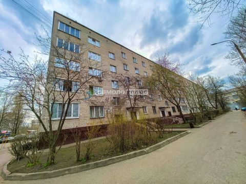 Продается однокомнатная квартира в комфортном, спокойном районе г. Ногинск, Московской области. Четвертый этаж, пятиэтажного кирпичного дома. Квартира теплая. Не угловая. Вместительная прихожая. Большая кухня. Просторная, светлая комната. Застекленны...