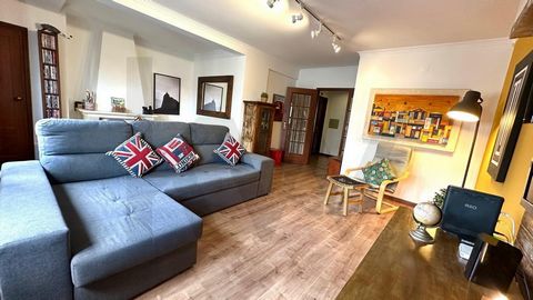 * Capoto of the back of the building already paid!! Quick access to motorways. Lots of space, luminosity, is what we find in this fabulous apartment with balcony, huge sunroom, parking space, storage and elevator. It is also a step away from the most...