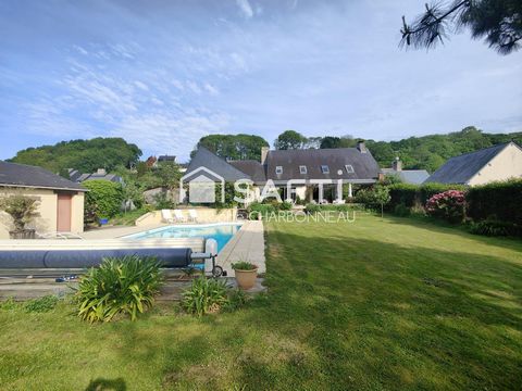 MAISON DE 10 PIECES AVEC TERRASSE & PISCINE CHAUFFEE A SAINT BROLADRE