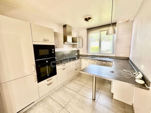Maison mitoyenne à vendre 5 pièces HUELGOAT (29)