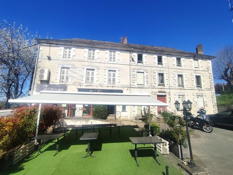 Immeuble avec local commercial et deux appartements