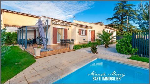 Centre ville Garéoult - commerces et écoles à pied tout en étant au calme sans vis-à-vis - maison plain-pied de 107 m2 habitable - 3 chambres - un garage - piscine et terrain de presque 500 m2 - tout à l'égout - rare à la vente
