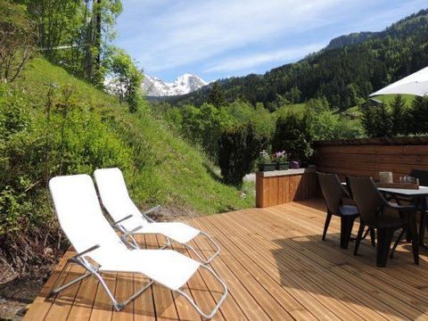 Residence La Duche, no lift, is located in Le Grand-Bornand Village, in Pont de Suize area, 500 meters from the ski slopes. You'll find a skibus stop only 20 meters from your residence. Surface area : about 42 m². 2nd floor. Orientation : South-West....
