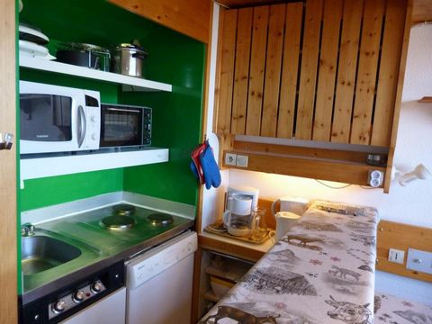 The Residence Vogel is in the Carmettoger area of Les Arcs 1800. The resort has fantastic views of Mont Blanc and the link to the Paradiski area makes it a skiers paradise. Surface area : about 30 m². Ground floor. Orientation : West. Living room. Be...