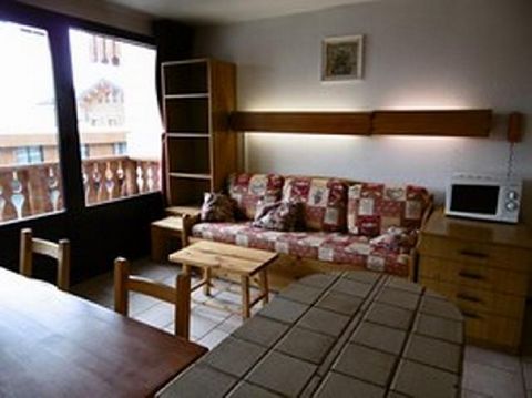 The Residence Les Neves is in the Peclet area of Val Thorens which is in the upper part of the resort. There is a shopping centre directly opposite with a supermarket, restaurants and other shops, on the bars. The ski slopes are 50 m away and the ski...