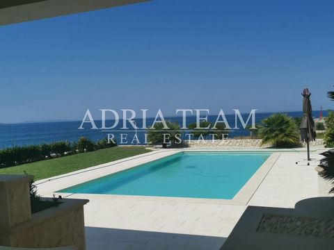 Top apartment for sale with 3 bedrooms with pool, first row to the sea, Povljana - Pag PROPERTY DESCRIPTION: Ownership part '' D '' - Duplex apartment basement and ground floor, marked '' D '' - consisting of: ...
