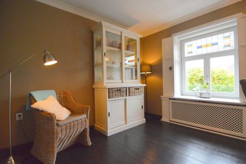 Situated in Roosteren, this 1-bedroom apartment in the green belt of the Netherlands has central heating and terrace to enjoy. It accommodates a small family with children or a couple. There are many cycling and walking paths here. Walk from Belgium ...