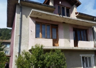 Price: €44.000,00 District: Kirilovo Category: House Area: 186 sq.m. Plot Size: 400 sq.m. Bedrooms: 3 Bathrooms: 1 PROPERTY NEAR GREECE AND THE AEGEAN SEA How about living in Bulgaria and having the possibility to drive within 1 hour to the Aegian se...