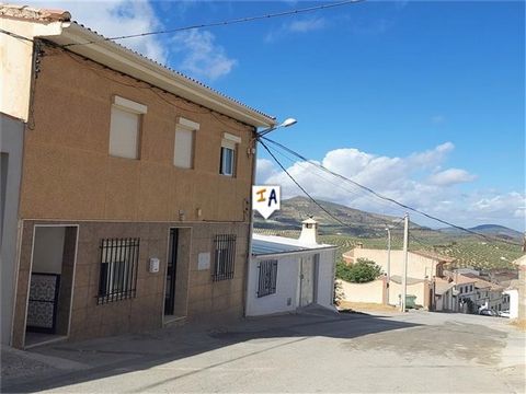 This spacious, recently renovated, 184m2 build 4 bedroom, 2 bathroom townhouse is situated in popular Castillo de Locubin in the south of Jaen province in Andalucia, Spain. Located on a wide street with on road parking right outside the property. You...