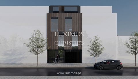 Building , in excellent location in the city of Matosinhos , with project studied for 4 apartments T2 , distributed over 4 floors and garage area. This is a project with modern style and with response to a lack of apartments of typology with enough d...