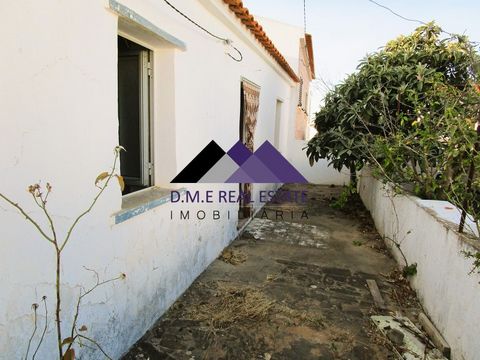 Single-Story House in Ruin State with Land for Recovery in Odeleite With a total area of 501m² and solar orientation to the East, South, and West. Excellent investment opportunity! An Exclusive DME REAL ESTATE! Learn more and better with us!