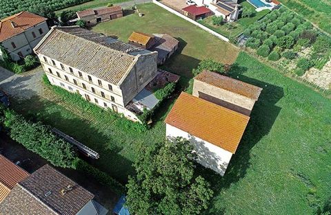 Introduction Important historic property located in Cesa, a hamlet of Marciano della Chiana, Tuscany. This former building, known locally as 