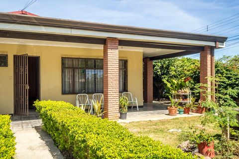 This charming house located in Salitral de Santa Ana, San José, is waiting for you to become its new owner. With a 3 bedroom, 2.5 bathroom main house, plus a 2 bedroom, one bathroom guest house, this property is perfect to suit all your needs. Upon e...