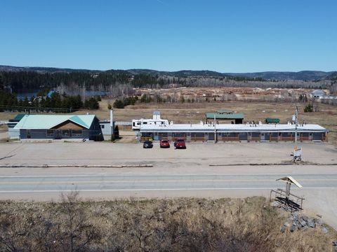 Superb business opportunity with this exceptional site near the Forest Road 25 and 7 km from downtown La Tuque. A total of 39 rental rooms for forestry workers, mountain bikers and snowmobilers. 65-seater fully equipped restaurant ready to go back to...