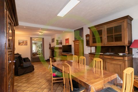 In the town of Fresnes en Woevre close to all amenities (schools, college, shops, medical home), motorway 5 minutes. Come and discover this large family house of about 208 m²: including kitchen equipped and furnished, living room / living room with i...
