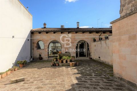 SAN CESARIO OF LECCE - SALENTO A few km from Lecce, in the historic center of San Cesario, Coldwell Banker Galatina offers for sale a splendid ancient residence on the first floor with level terraces. The proposed solution consists of two completely ...