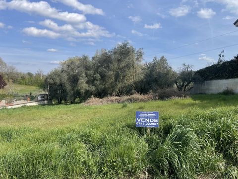 Passage of Bettona, in a residential and panoramic area close to the main services, we offer for sale building land of about 900 square meters. The land, on which about 450 square meters can be built, has a double access and is already urbanized, ide...