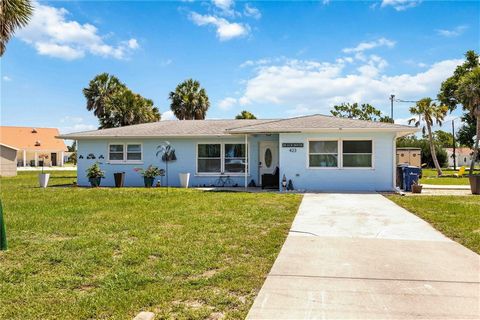 BRAND NEW ROOF TO BE INSTALLED BY SELLER, APRIL 2024! New siding is to be installed on the sunroom as well at the sellers expense! Welcome to your slice of paradise in the heart of downtown Englewood! This adorable home, situated on over half an acre...
