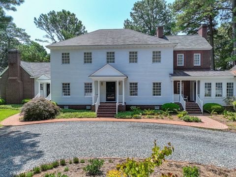 When you merge onto tree lined private road approaching this estate you get a sense of something special. Turn between the white fences and wind up the serpentine drive to the home. There you are greeted by this classic Colonial, surrounded by gorgeo...