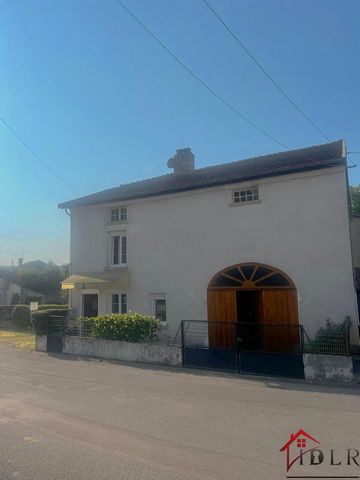 We offer this pretty detached village house of 109M2 of living space, consisting of four rooms on a beautiful plot of 1290M2. It includes on the ground floor a kitchen, a living room, SDE, toilet, garage, cellar, boiler room, workshop and bucher. The...