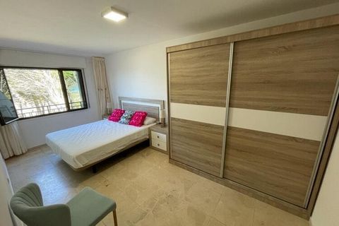 Enjoy a fantastic stay near the beach. This 4-bedroom sea-facing apartment in Galicia can host people and is ideal for a vacation with friends or families. The terrace is perfect to relax and the nearby forest gives the best of nature. There are many...