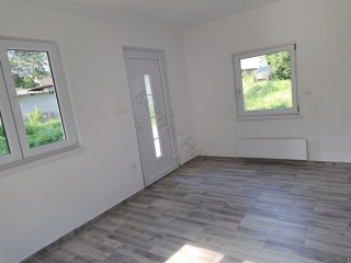 Price: €88.385,00 Category: House Area: 53 sq.m. Plot Size: 1885 sq.m. Bedrooms: 1 Bathrooms: 1 Location: Countryside £75.155 , excluding 4% tax Plus commission on Top Completely renovated house at 3 km from Hévíz, 9 km from Keszthely and Balaton at ...