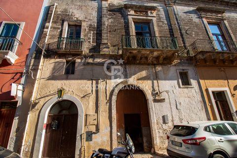 Coldwell Banker offers for sale, in one of the typical streets in the historic center of San Vito dei Normanni (BR), a spacious period apartment dating back to 1700 of about 120 square meters, set within a historic building. On the ground floor, with...