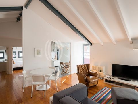 2-bedroom apartment, 128 sqm (gross floor area), balcony and possibility of parking, in Chiado, in Lisbon. In a fully renovated, building which kept the original design, the apartment has 4 m ceilings on the last floor, optimal use of space, one suit...