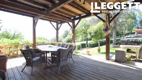 A23490CMC09 - A secluded home with two gites yet only a 5-minute drive to the centre of St Girons and St Lizier with large commerce, restaurants and amenities – a rare find. The property offers superb potential as a home and/or a business: • Family h...