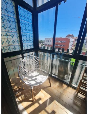 Apartment has a huge living room and kitchen properly equipped, bedrooms with good solar disposition (as well as rest of the house), built-in closets and entrance hall. It also has balcony space with plenty of light and rest area. Well located for mo...
