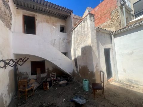 Village house in Teresa de Cofrentes this village house has already been reformed in the basics like the roofs and walls and electrics it aonly needs finishing to your own taste Downstairs there is an entrance dining room kitchen with a door to a nic...